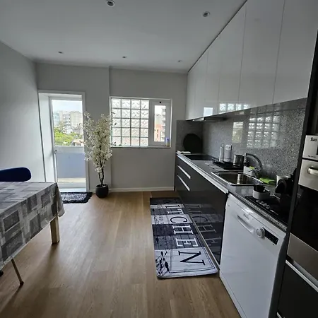 Bright 3-bedroom - Boavista & Casa Da Musica פורטו